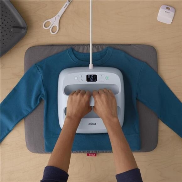 Cricut EasyPress Mat (16" x 20"), Protective Resistant Mat for Heat Press - Picture 5 of 7